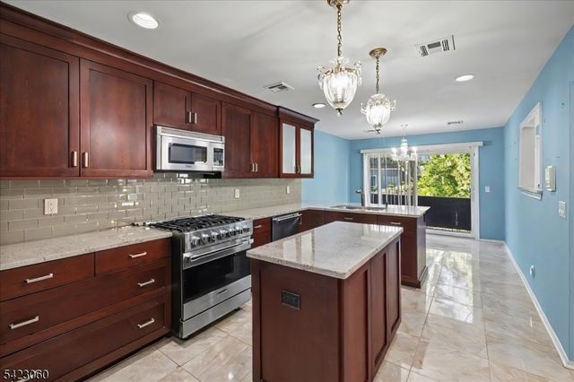 376 Kenwood St 9, Englewood City, NJ 07631