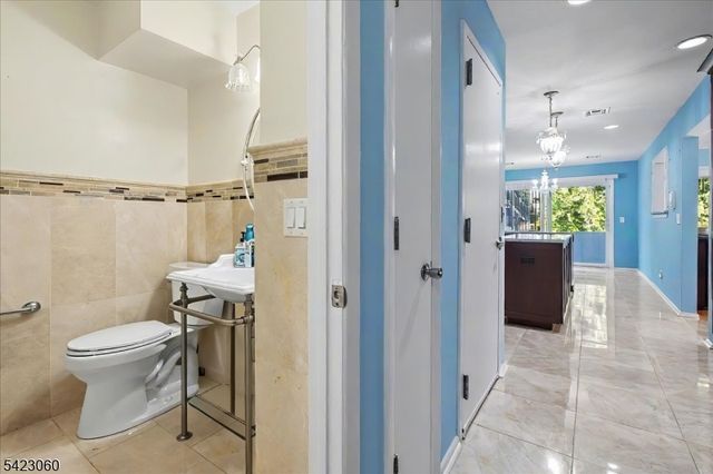 376 Kenwood St 9, Englewood City, NJ 07631