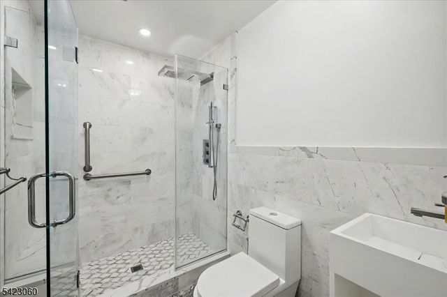 376 Kenwood St 9, Englewood City, NJ 07631