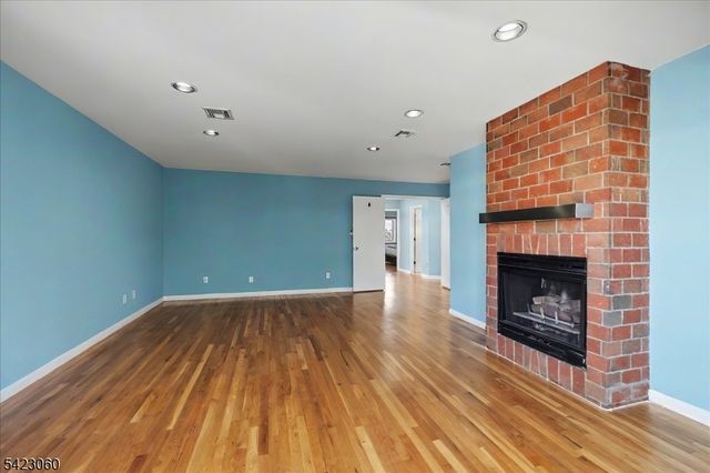 376 Kenwood St 9, Englewood City, NJ 07631