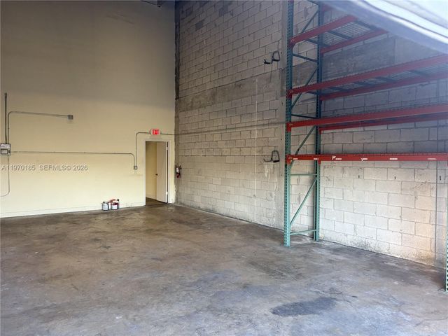 7311 NW 12th St 25, Miami, FL 33126