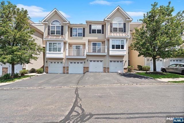 74 Mountainside Drive, Pompton Lakes, NJ 07442