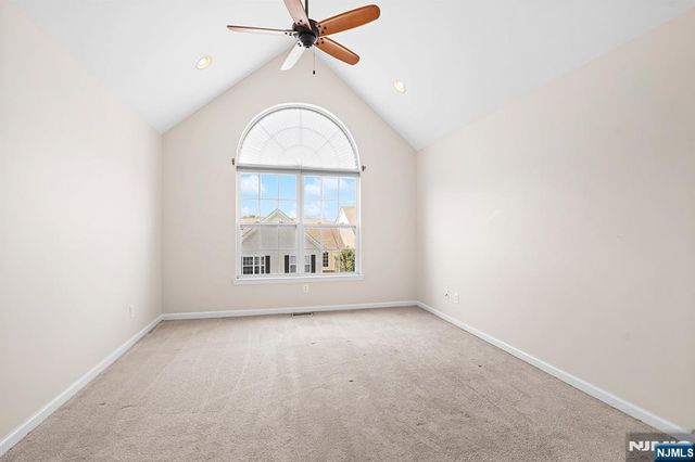 74 Mountainside Drive, Pompton Lakes, NJ 07442