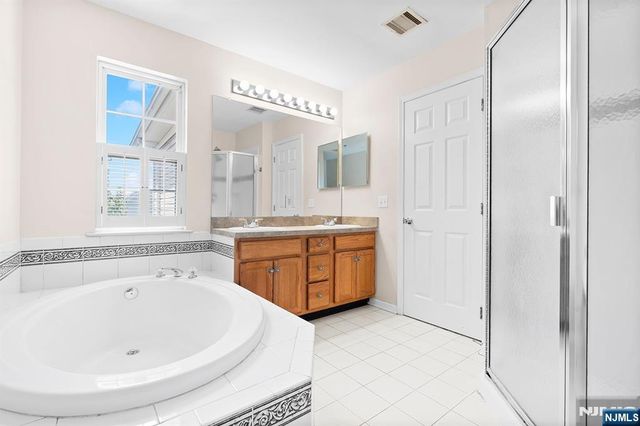 74 Mountainside Drive, Pompton Lakes, NJ 07442