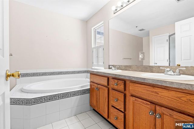 74 Mountainside Drive, Pompton Lakes, NJ 07442