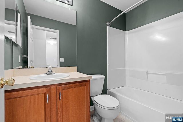 74 Mountainside Drive, Pompton Lakes, NJ 07442