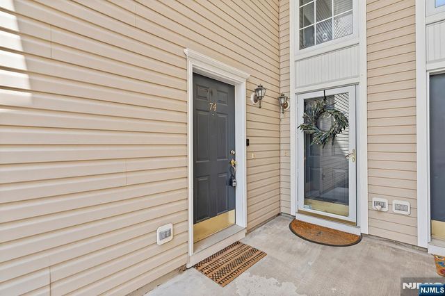 74 Mountainside Drive, Pompton Lakes, NJ 07442