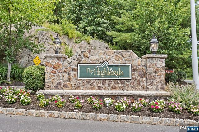 74 Mountainside Drive, Pompton Lakes, NJ 07442