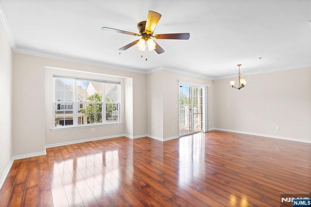 74 Mountainside Drive, Pompton Lakes, NJ 07442