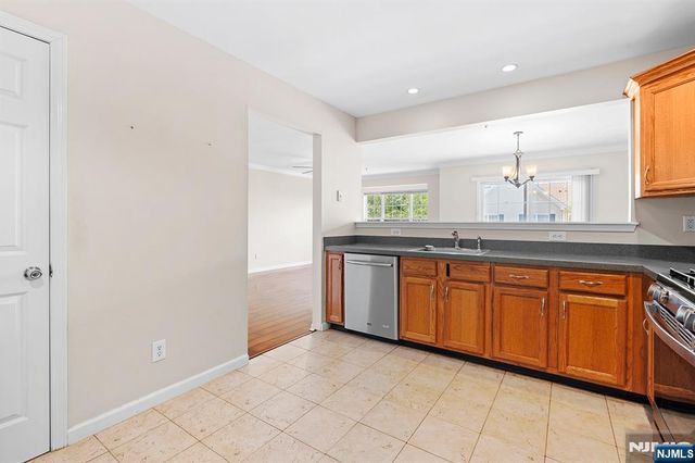 74 Mountainside Drive, Pompton Lakes, NJ 07442