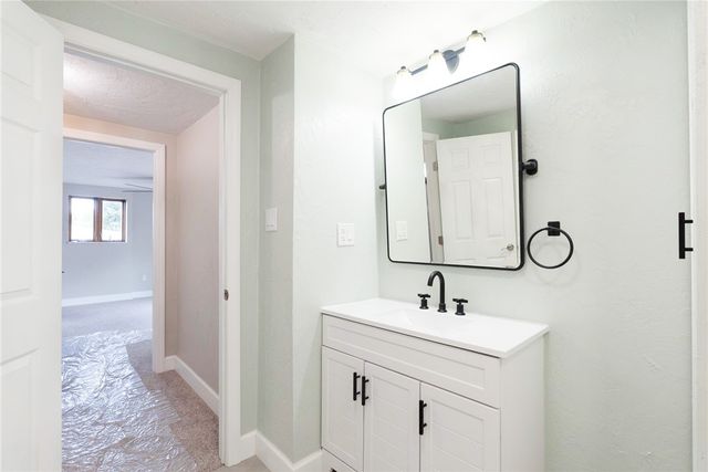 66 School, Green Tree, PA 15220