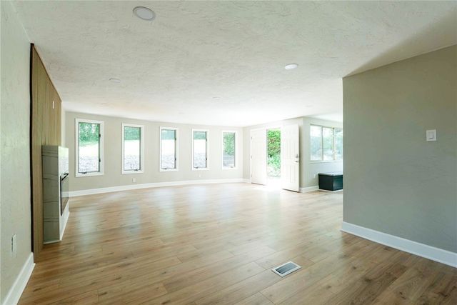 66 School, Green Tree, PA 15220