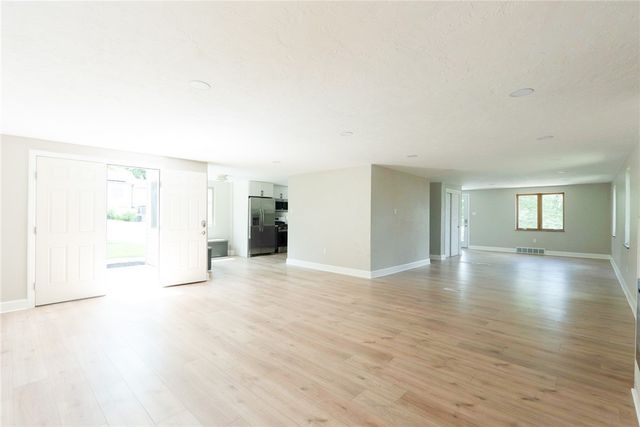 66 School, Green Tree, PA 15220