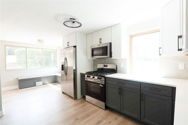 66 School, Green Tree, PA 15220