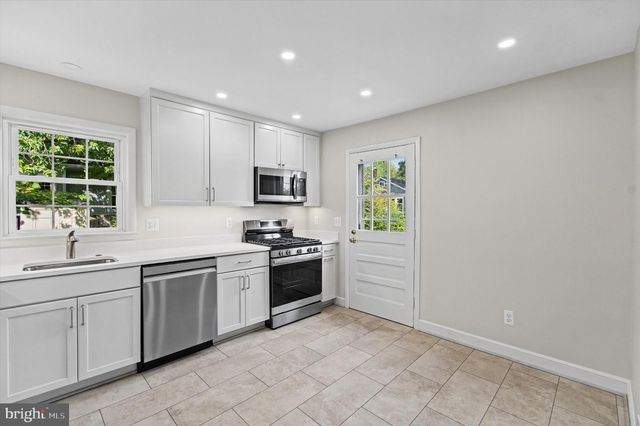 2214 COMMONWEALTH AVE, Alexandria, VA 22301