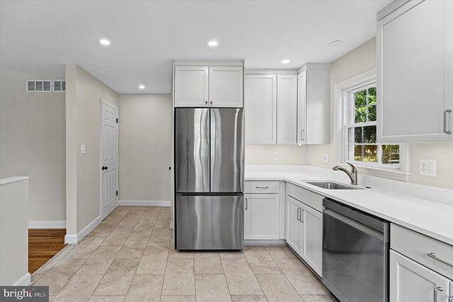 2214 COMMONWEALTH AVE, Alexandria, VA 22301