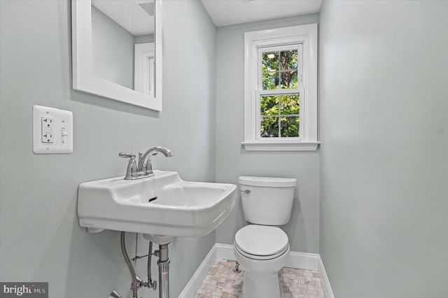 2214 COMMONWEALTH AVE, Alexandria, VA 22301