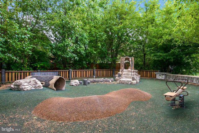 2214 COMMONWEALTH AVE, Alexandria, VA 22301