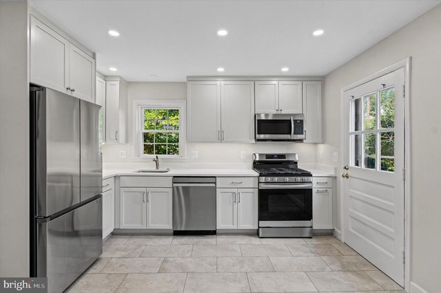 2214 COMMONWEALTH AVE, Alexandria, VA 22301