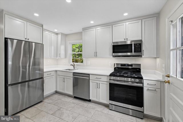2214 COMMONWEALTH AVE, Alexandria, VA 22301