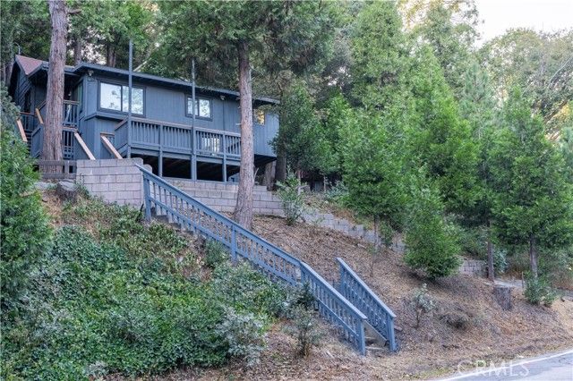 757 N Village Lane, Crestline, CA 92325