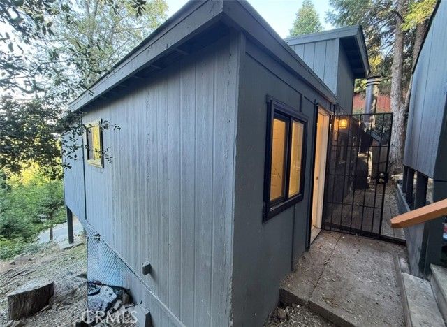 757 N Village Lane, Crestline, CA 92325