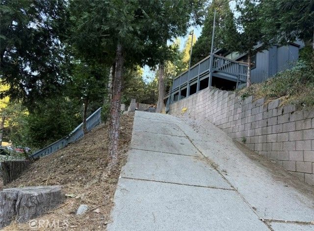 757 N Village Lane, Crestline, CA 92325