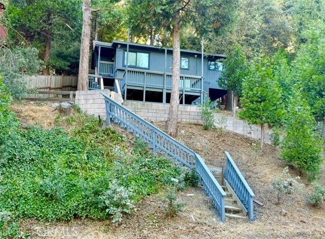 757 N Village Lane, Crestline, CA 92325