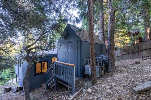 757 N Village Lane, Crestline, CA 92325