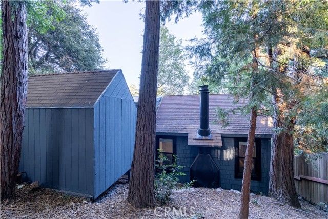 757 N Village Lane, Crestline, CA 92325