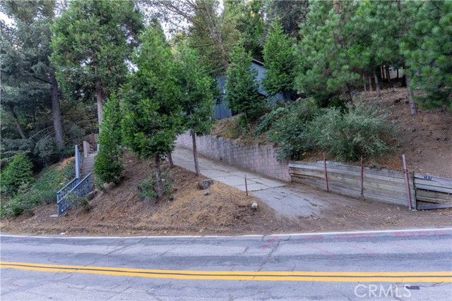 757 N Village Lane, Crestline, CA 92325