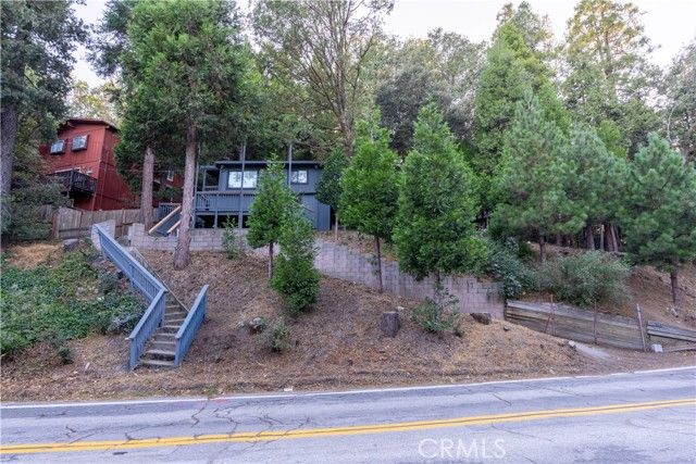 757 N Village Lane, Crestline, CA 92325