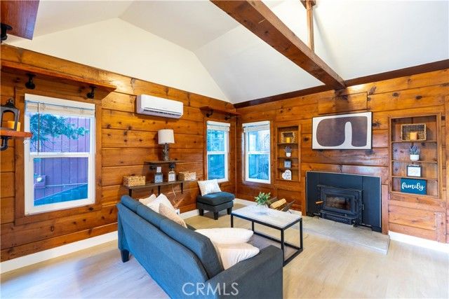 757 N Village Lane, Crestline, CA 92325