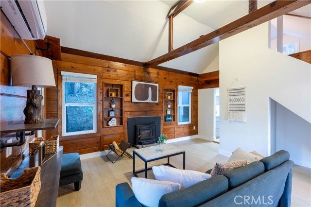 757 N Village Lane, Crestline, CA 92325