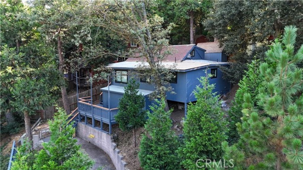 757 N Village Lane, Crestline, CA 92325