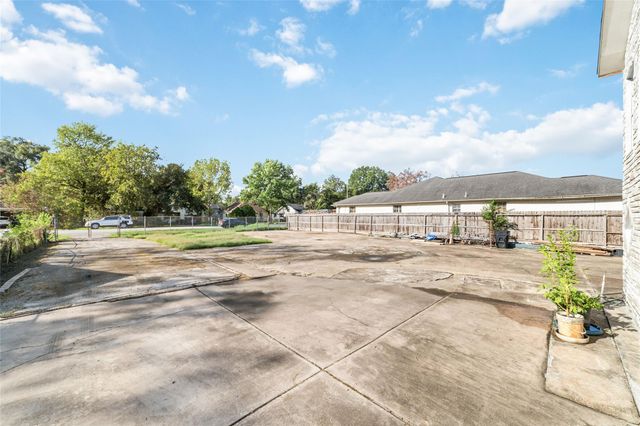 8023 Findlay Street, Houston, TX 77017