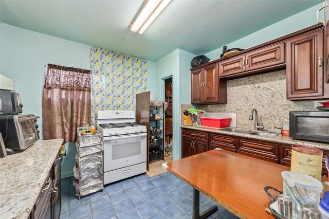 8023 Findlay Street, Houston, TX 77017