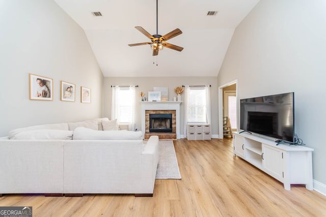 115 Mallards Landing Drive, Kathleen, GA 31047