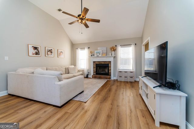 115 Mallards Landing Drive, Kathleen, GA 31047