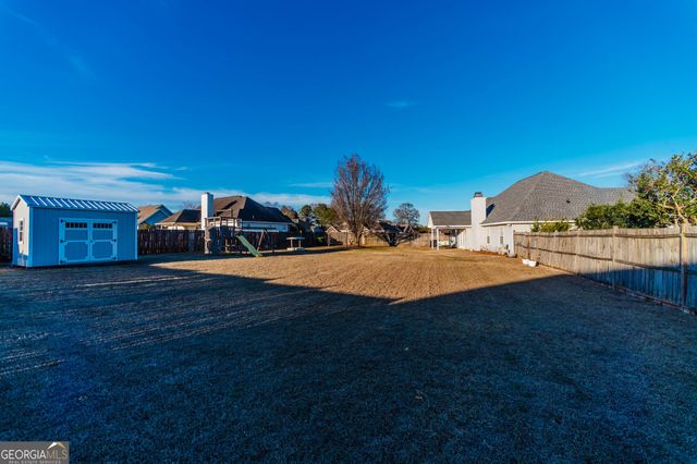 115 Mallards Landing Drive, Kathleen, GA 31047