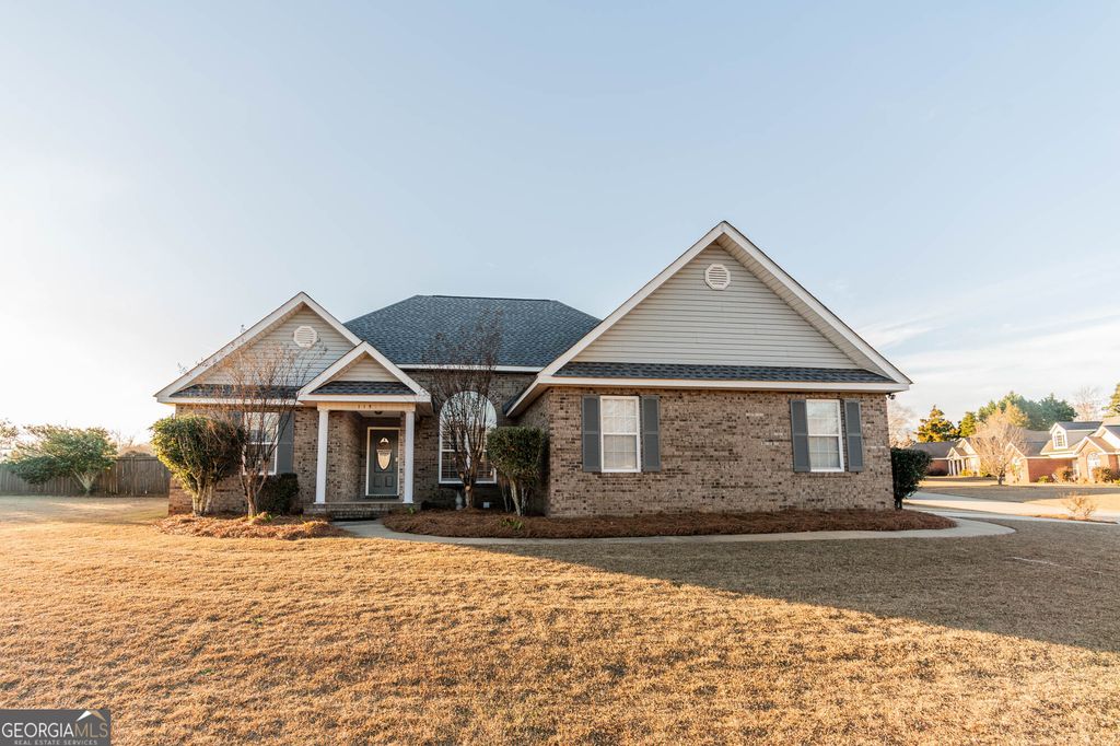 115 Mallards Landing Drive, Kathleen, GA 31047