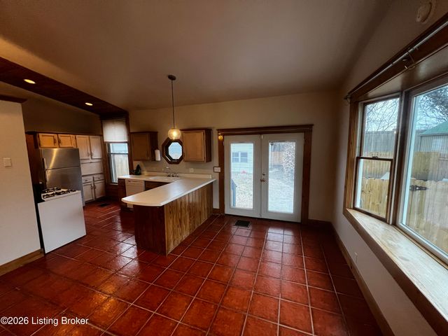 1327 E Washington St 2, Louisville, KY 40206