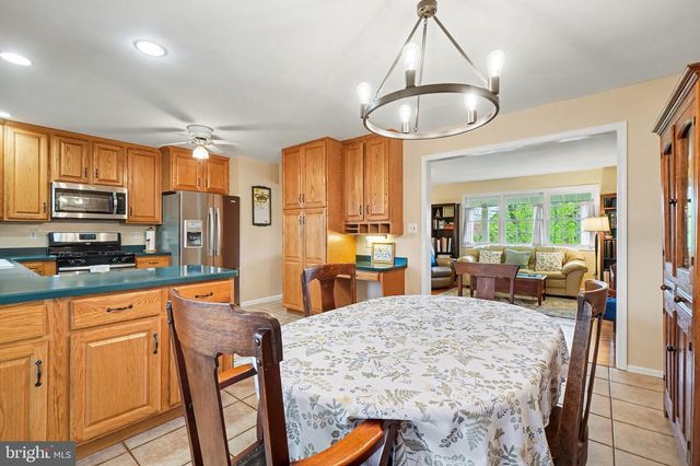 300 THOMAS DR, Mechanicsburg, PA 17050