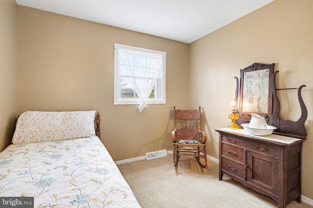 300 THOMAS DR, Mechanicsburg, PA 17050