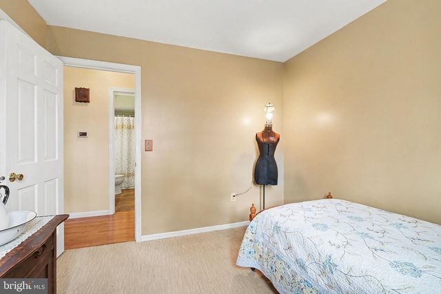 300 THOMAS DR, Mechanicsburg, PA 17050