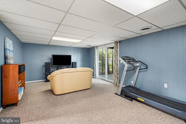 300 THOMAS DR, Mechanicsburg, PA 17050