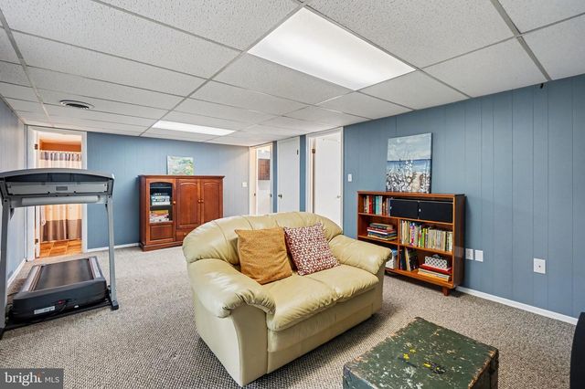 300 THOMAS DR, Mechanicsburg, PA 17050