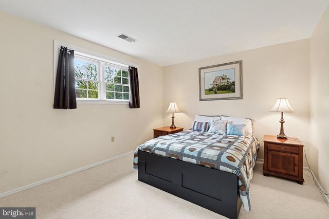 300 THOMAS DR, Mechanicsburg, PA 17050