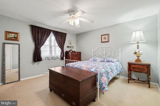 300 THOMAS DR, Mechanicsburg, PA 17050