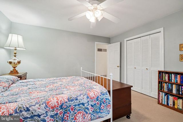 300 THOMAS DR, Mechanicsburg, PA 17050